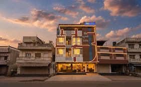 Fabhotel Raghumani Palace - Nr Mahakal Mandir